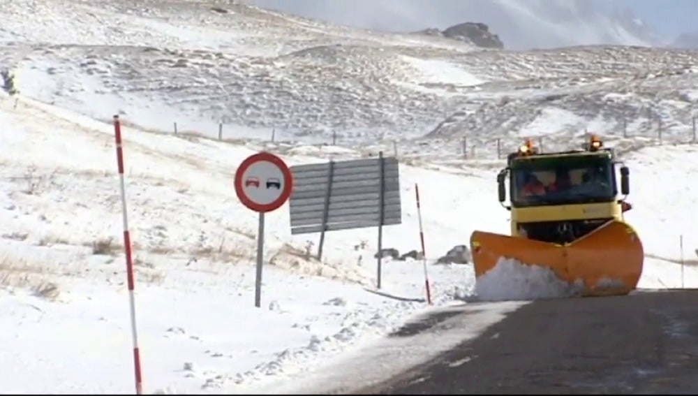 La primera nevada de temporada en el Pirineo deja mantos de hasta 30 centímetros