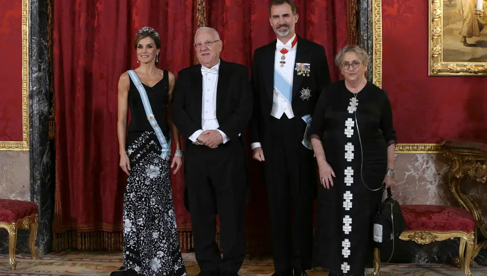 Los Reyes de España, el Presidente de Israel y su esposa  Nechama Rivli