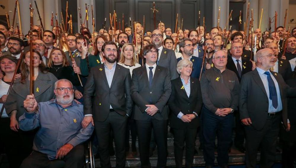 Puigdemont con los alcaldes en Bruselas