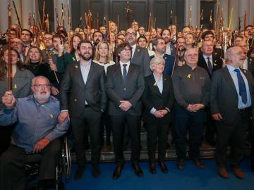 Puigdemont con los alcaldes en Bruselas