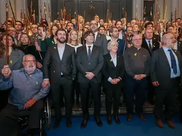 Puigdemont con los alcaldes en Bruselas Puigdemont con los alcaldes en Bruselas