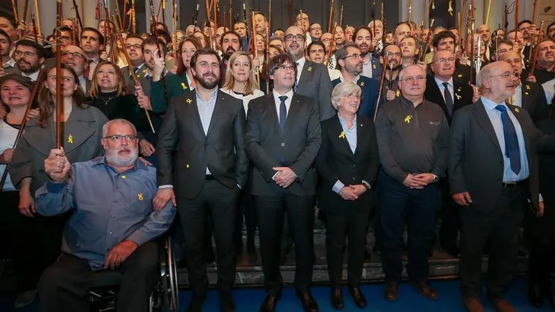 Puigdemont con los alcaldes en Bruselas Puigdemont con los alcaldes en Bruselas