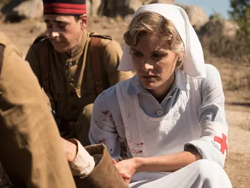 Julia se ofrece para ir con Fidel al frente Julia se ofrece para ir con Fidel al frente