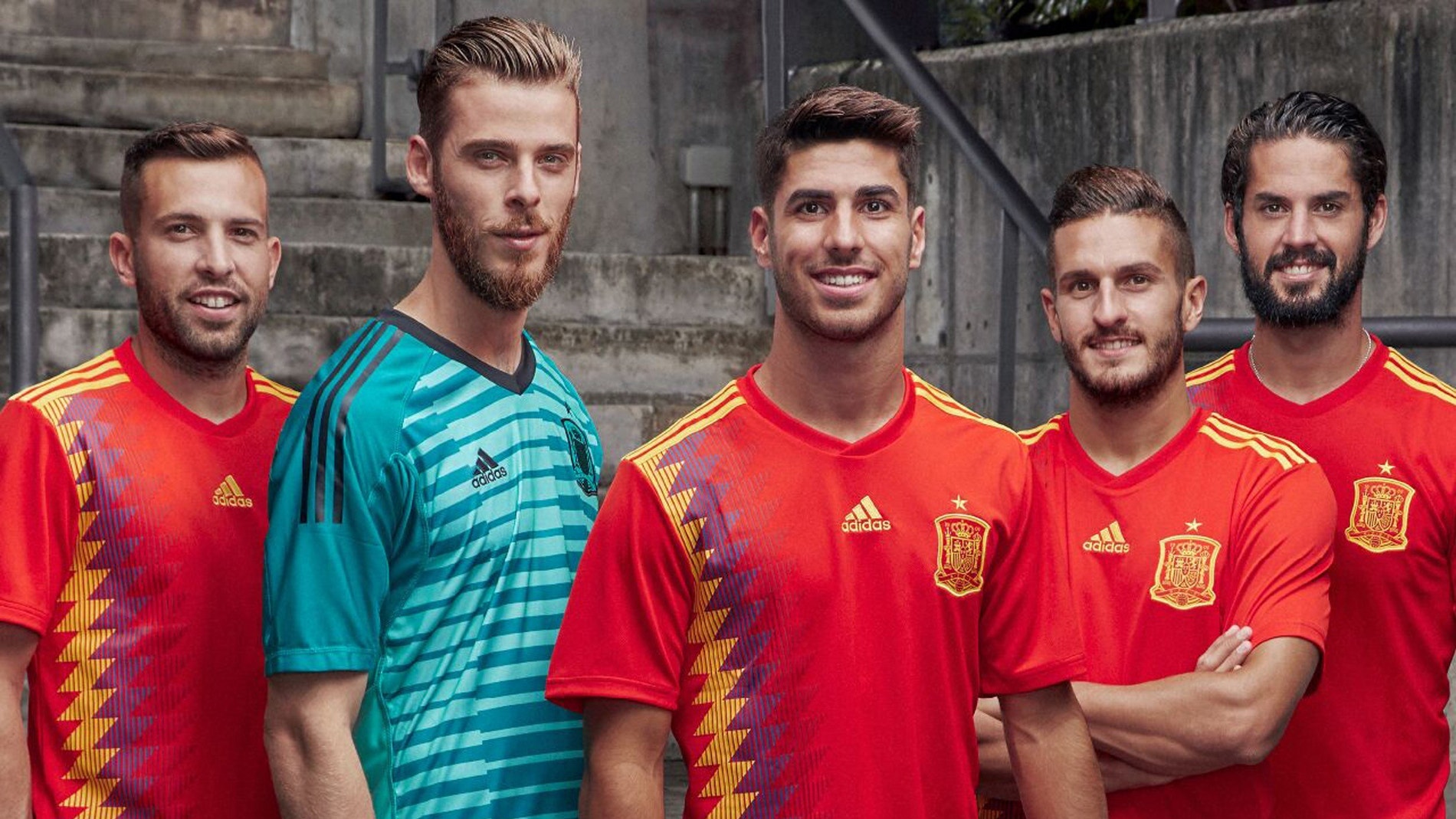 Los jugadores de la Selección posando con la nueva camiseta