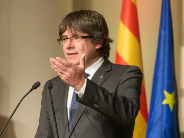 Carles Puigdemont, en un acto con alcaldes independentistas Carles Puigdemont, en un acto con alcaldes independentistas