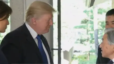 Donald Trump con el emperador Akihito. Donald Trump con el emperador Akihito.