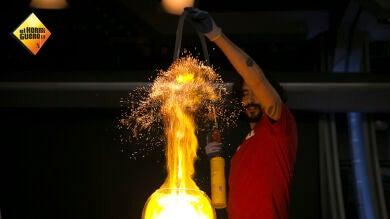 Marron utiliza la fuerza del fuego para crear ilusiones mágicas
