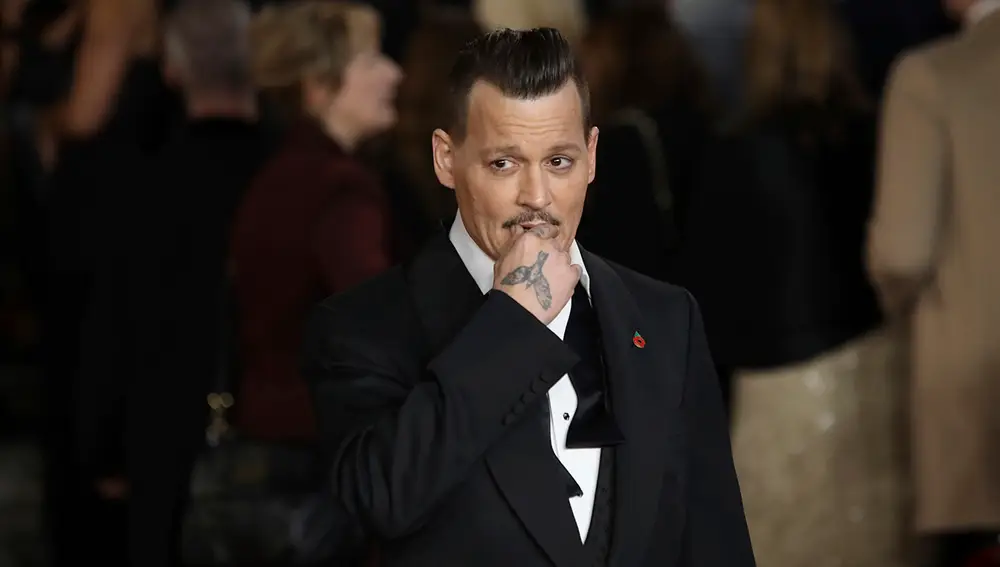 Johnny Depp en la premiere de 'Asesinato en el Orient Express' Johnny Depp en la premiere de 'Asesinato en el Orient Express'