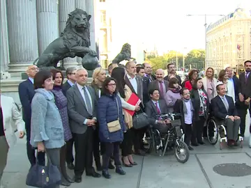 Personas discapacitadas a las puertas del Congreso Personas discapacitadas a las puertas del Congreso