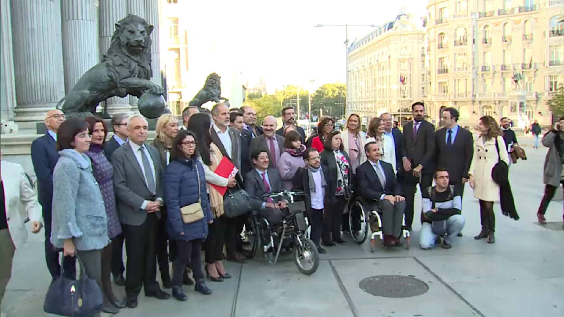 Personas discapacitadas a las puertas del Congreso Personas discapacitadas a las puertas del Congreso