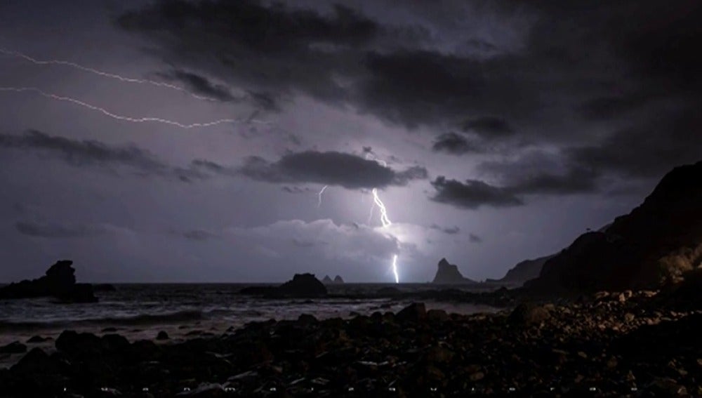 Noche de rayos y truenos en Tenerife