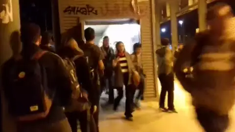 Los manifestantes comienzan a abandonar la estación de Barcelona-Sants Los manifestantes comienzan a abandonar la estación de Barcelona-Sants