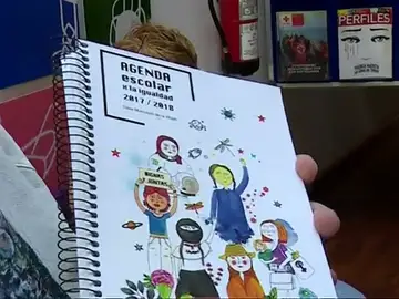 Una agenda escolar incluye varias frases polémicas en pro de la igualdad Una agenda escolar incluye varias frases polémicas en pro de la igualdad
