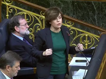 Sáenz de Santamaría, a Domènech: "Da la sensación de que no se sabe dónde confluyen las confluencias y qué tienen en común los comunes" Sáenz de Santamaría, a Domènech: "Da la sensación de que no se sabe dónde confluyen las confluencias y qué tienen en común los comunes"