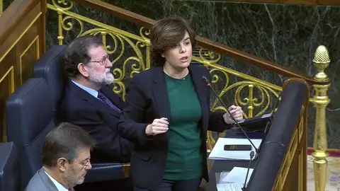 Sáenz de Santamaría, a Domènech: "Da la sensación de que no se sabe dónde confluyen las confluencias y qué tienen en común los comunes" Sáenz de Santamaría, a Domènech: "Da la sensación de que no se sabe dónde confluyen las confluencias y qué tienen en común los comunes"