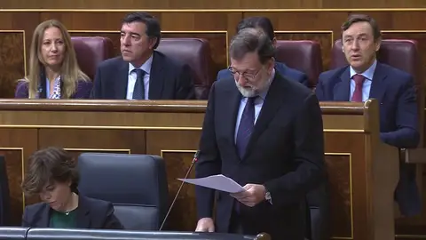 Rajoy espera una "participación masiva" el 21-D y urge a recuperar la normalidad para mitigar los daños económicos en Cataluña Rajoy espera una "participación masiva" el 21-D y urge a recuperar la normalidad para mitigar los daños económicos en Cataluña