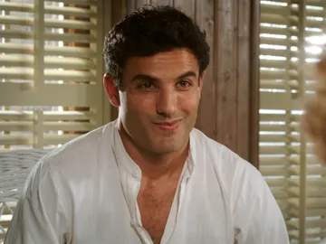 Larbi pone nerviosa a Magdalena: “Dijiste que quieres ser mi mujer” Larbi pone nerviosa a Magdalena: “Dijiste que quieres ser mi mujer”