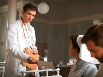 Luis, celoso de la complicidad que hay entre Pilar y Alejandro Luis, celoso de la complicidad que hay entre Pilar y Alejandro