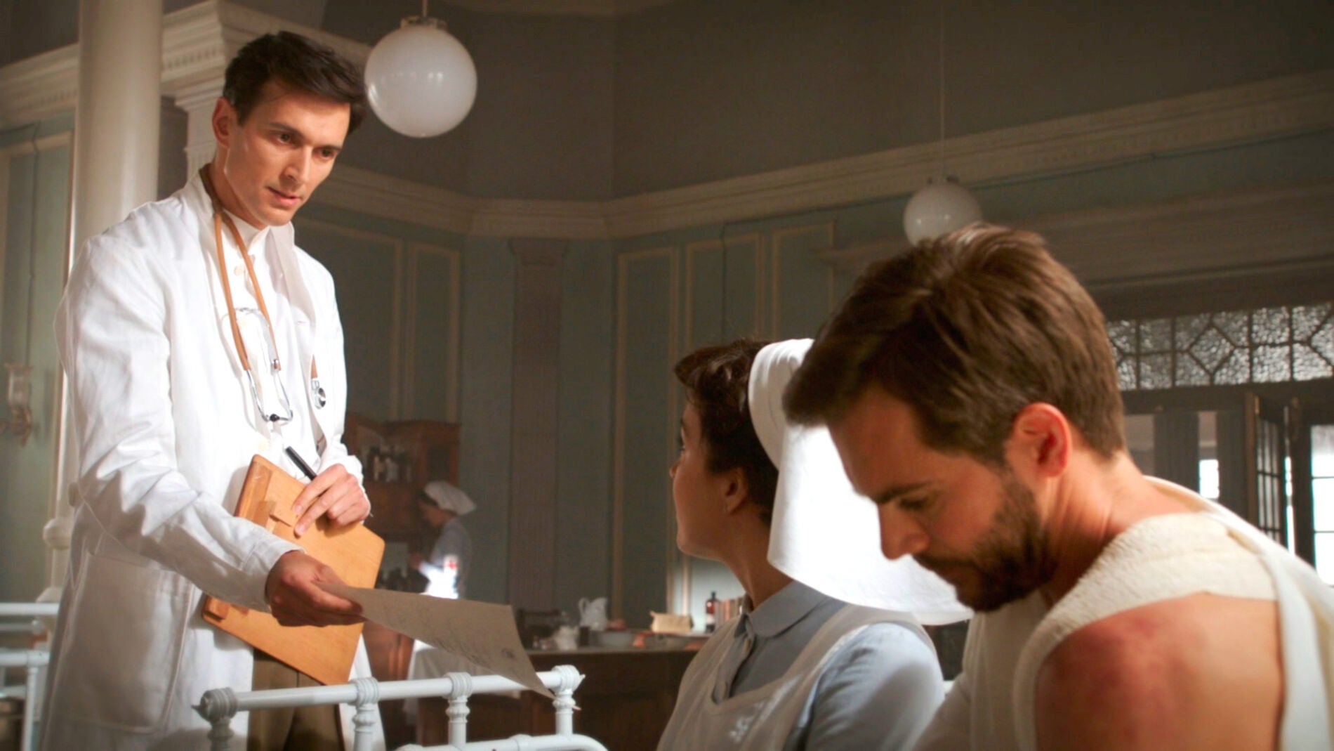 Luis, celoso de la complicidad que hay entre Pilar y Alejandro