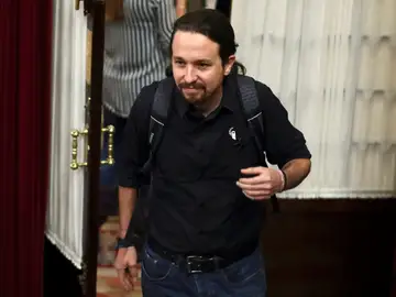 El líder de Podemos, Pablo Iglesias, a su llegada al pleno del Congreso El líder de Podemos, Pablo Iglesias, a su llegada al pleno del Congreso