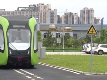 En China presentan un híbrido entre tranvía y bus, 100% eléctrico