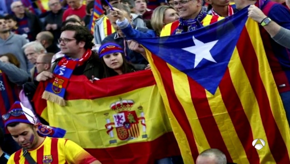 Un grupo de socios del Barcelona piden llevar la bandera de España al Camp Nou