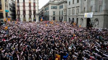 Miles de personas piden en Barcelona la libertad de "presos políticos"