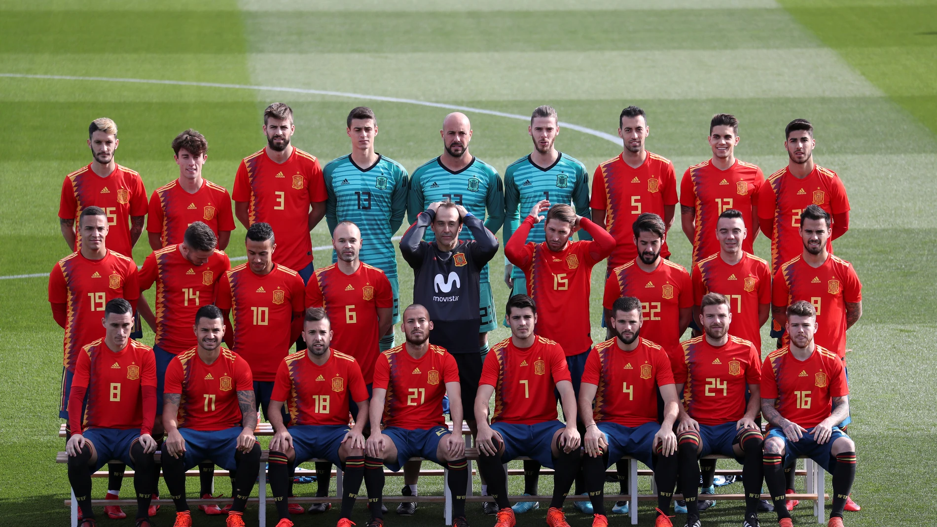 Los jugadores de la Selección posan con la nueva camiseta para el Mundial Los jugadores de la Selección posan con la nueva camiseta para el Mundial