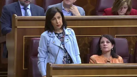 El lapsus de Margarita Robles en el Congreso: ve en Catalula "la peor crisis de la dictadura" El lapsus de Margarita Robles en el Congreso: ve en Catalula "la peor crisis de la dictadura"