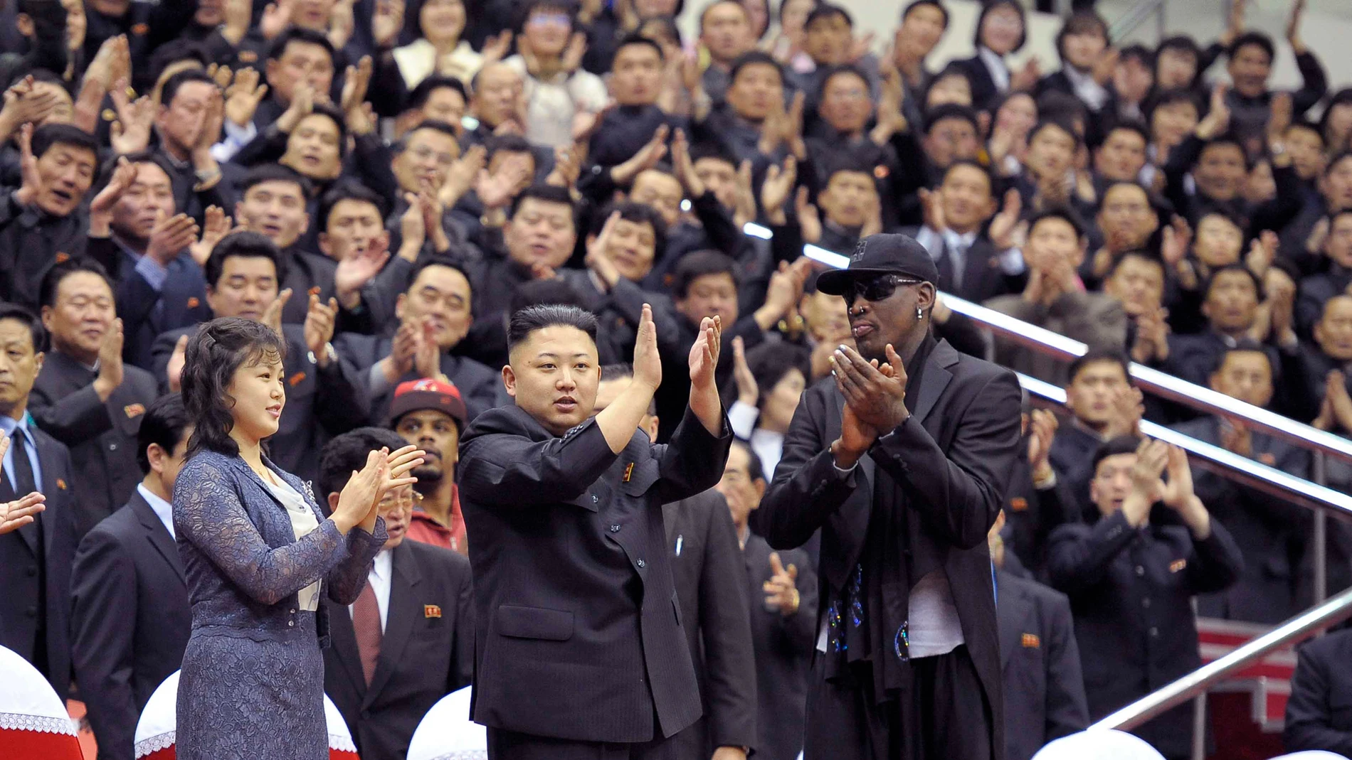 Kim Jong-Un y Dennis Rodman aplauden Kim Jong-Un y Dennis Rodman aplauden
