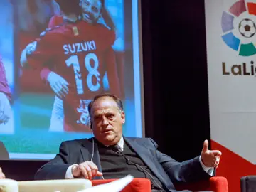 Tebas, durante el acto en Tokio Tebas, durante el acto en Tokio