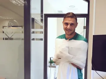 Setien 'trolea' a Joaquín con una foto con vendas en su cuerpo Setien 'trolea' a Joaquín con una foto con vendas en su cuerpo