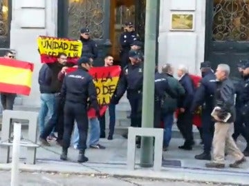 Manifestantes ante el Tribunal Supremo Manifestantes ante el Tribunal Supremo
