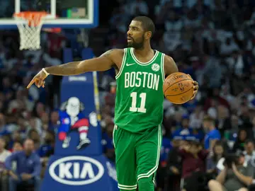 Kyrie Irving marca jugada en un partido con los Celtics Kyrie Irving marca jugada en un partido con los Celtics