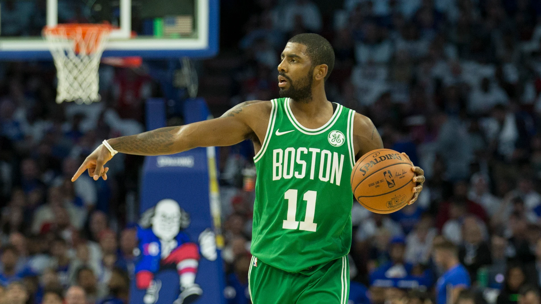 Kyrie Irving marca jugada en un partido con los Celtics Kyrie Irving marca jugada en un partido con los Celtics