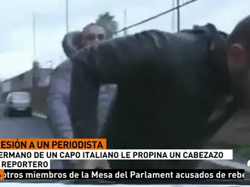El hermano de un capo italiano rompe la nariz a un periodista de la televisión pública italiana por una pregunta que no le gustaba El hermano de un capo italiano rompe la nariz a un periodista de la televisión pública italiana por una pregunta que no le gustaba