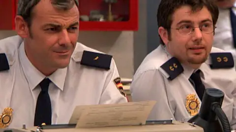 Policías, en el corazón de la calle - Capítulo 5: Por el caos febril de la modorra Policías, en el corazón de la calle - Capítulo 5: Por el caos febril de la modorra