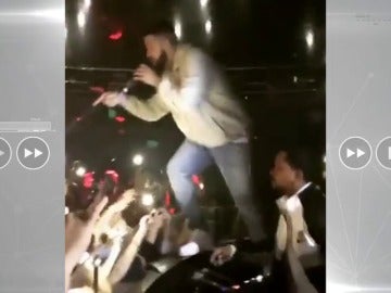El rapero Drake para un concierto porque un hombre estaba manoseando a dos de sus fans