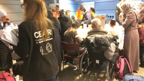 Llegan a España desde Líbano 214 refugiados sirios, 122 de ellos menores Llegan a España desde Líbano 214 refugiados sirios, 122 de ellos menores