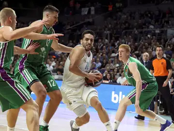 Campazzo entra a canasta ante la defensa del Unicaja Campazzo entra a canasta ante la defensa del Unicaja