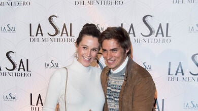 Carlos Baute y Astrid Klisans se convierten en padre de una niña 