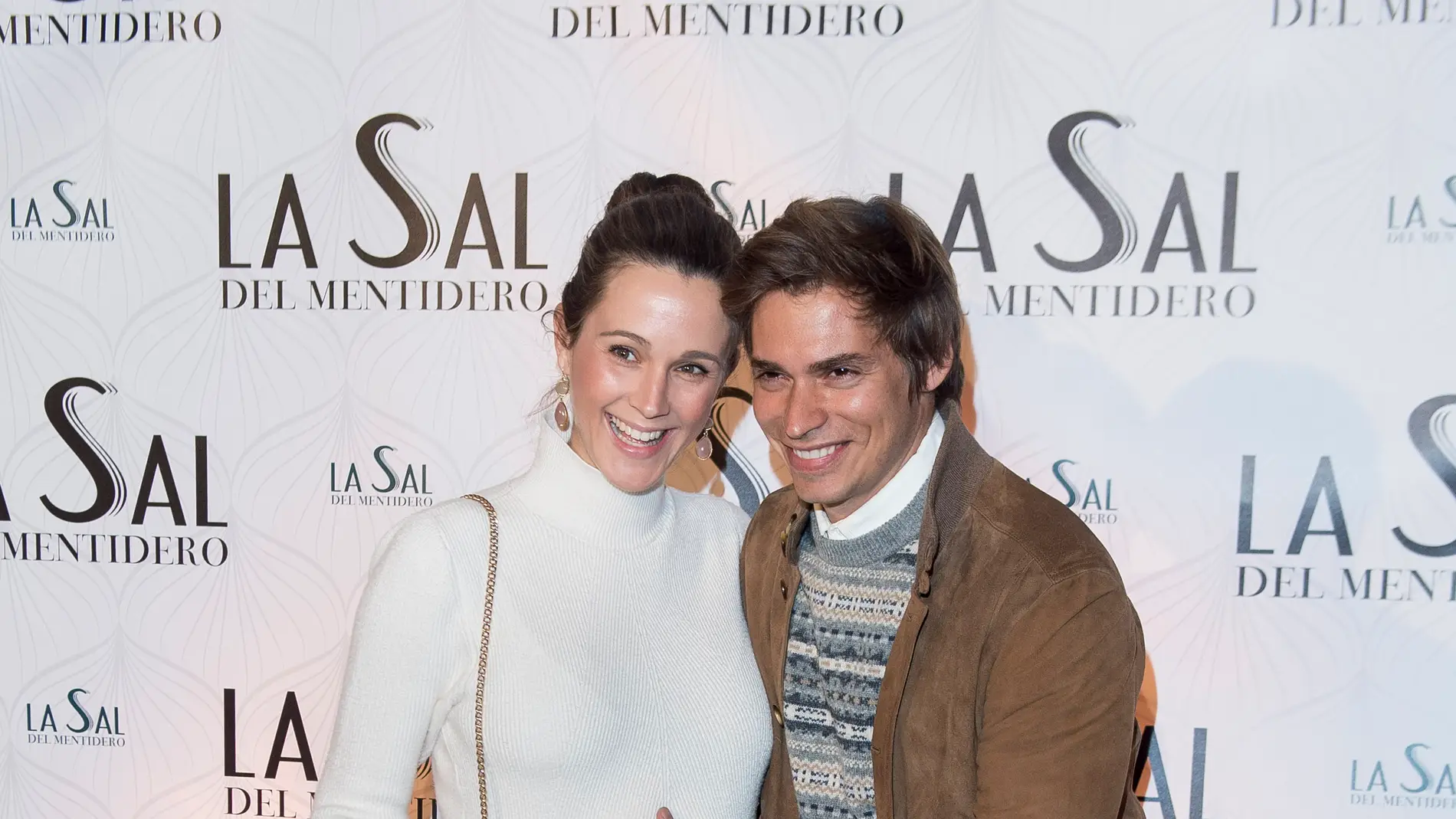 Astrid Klisans y Carlos Baute presumen de embarazo