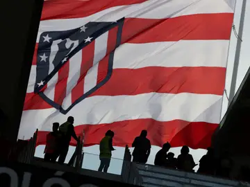La bandera del Atlético de Marid ondea en el Wanda Metropolitano La bandera del Atlético de Marid ondea en el Wanda Metropolitano