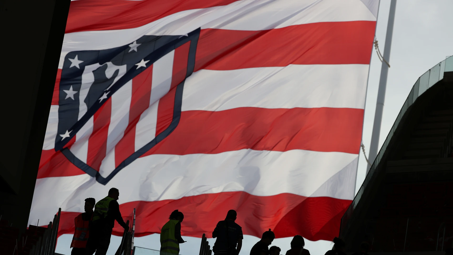 La bandera del Atlético de Marid ondea en el Wanda Metropolitano La bandera del Atlético de Marid ondea en el Wanda Metropolitano