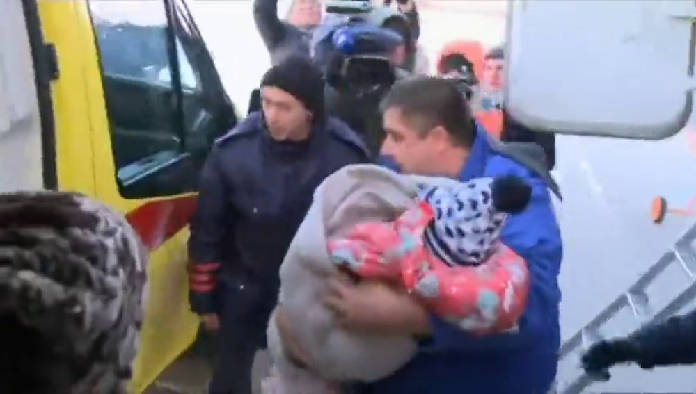 Una niña de 3 años única sobreviviente de un accidente aéreo en Rusia