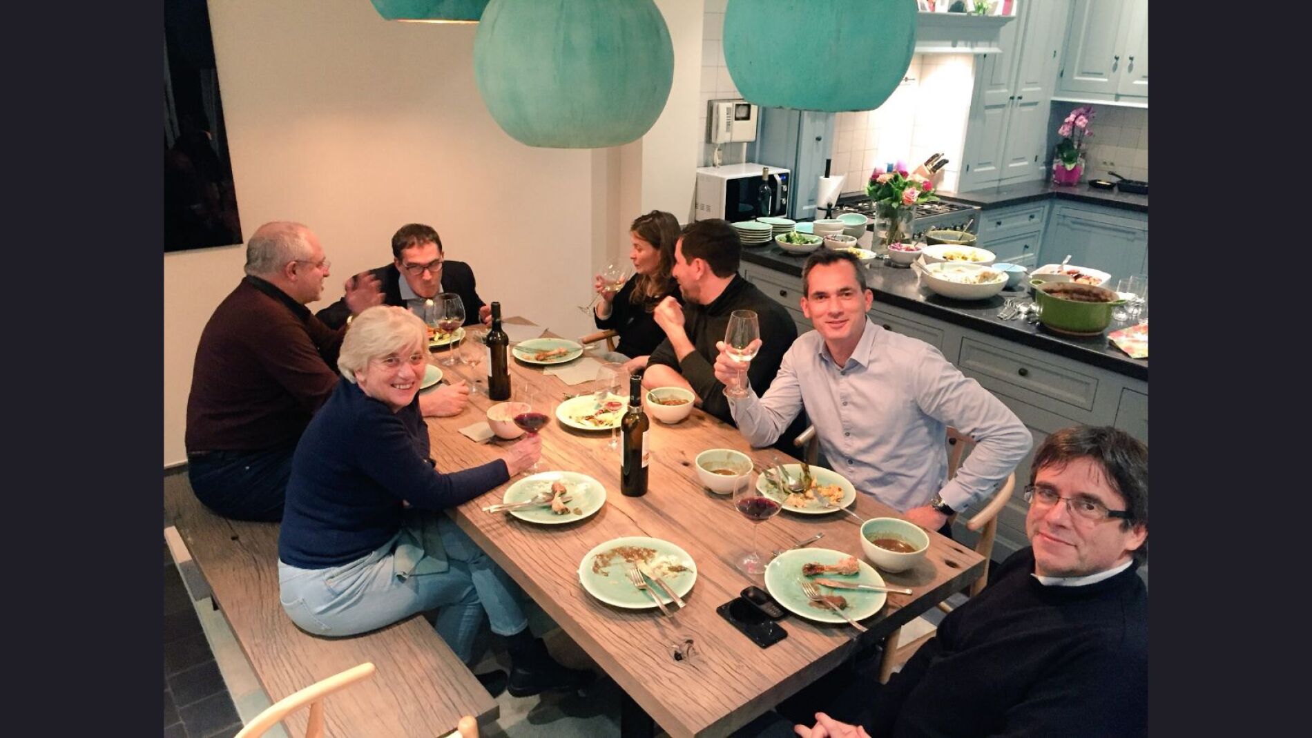 Puigdemont cenando en Bruselas