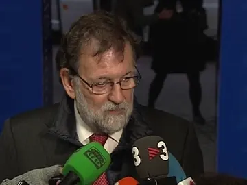 Rajoy, sobre la presunta amenaza de la que le acusa Rovira: "Es una enorme mentira y sobre todo es una vergüenza" Rajoy, sobre la presunta amenaza de la que le acusa Rovira: "Es una enorme mentira y sobre todo es una vergüenza"