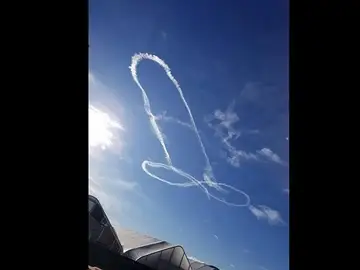Un piloto dibuja un descomunal pene en el despejado cielo de Washington Un piloto dibuja un descomunal pene en el despejado cielo de Washington