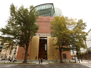 El nuevo Museo de la Biblia de Washington, tan suntuoso como controvertido El nuevo Museo de la Biblia de Washington, tan suntuoso como controvertido
