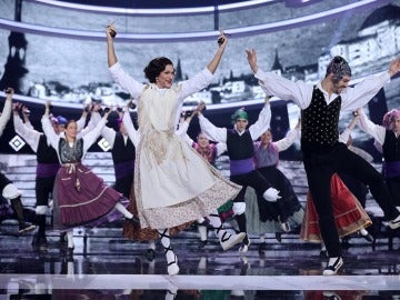 Fran Dieli se viste de aragonés para interpretar la ‘Jota de la Dolores’ como Imperio Argentina